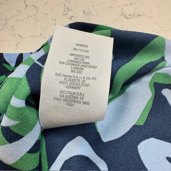 Belle by Kim Gravel Sz Large Twilight Flirty Floral Split Neck Poncho - Picture 11 of 11